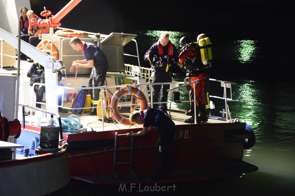 Havarie Wassereinbruch Motorraum beim Schiff Koeln Niehl Niehler Hafen P399.JPG - Miklos Laubert